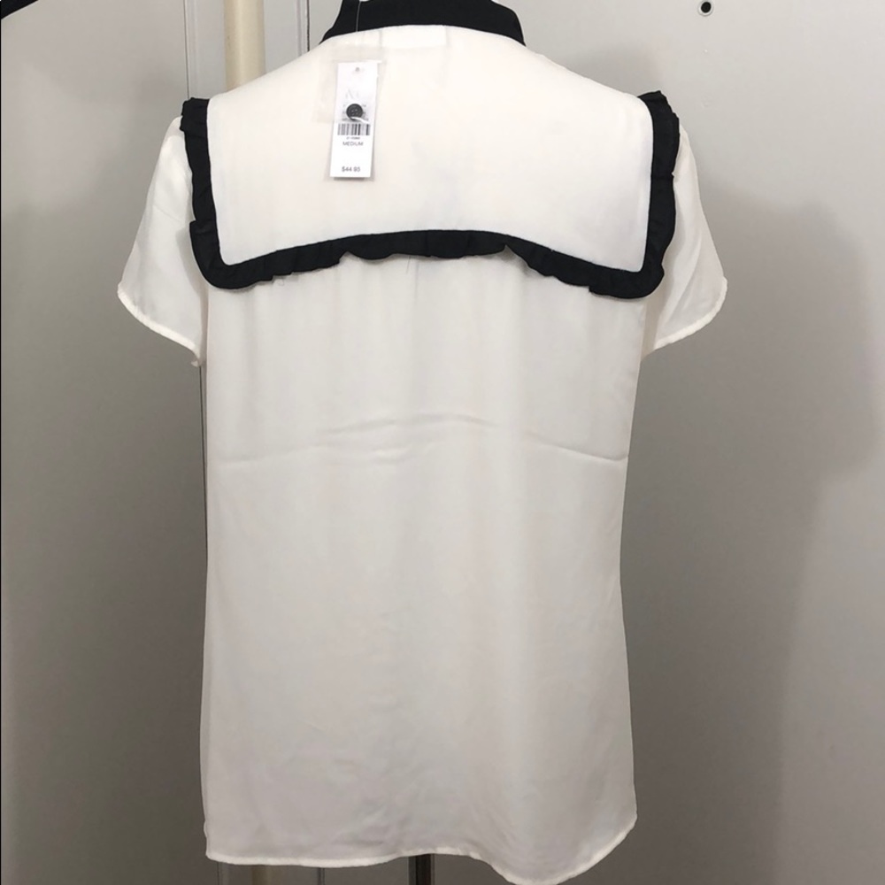 White blouse with black accents - Picture 3 of 4